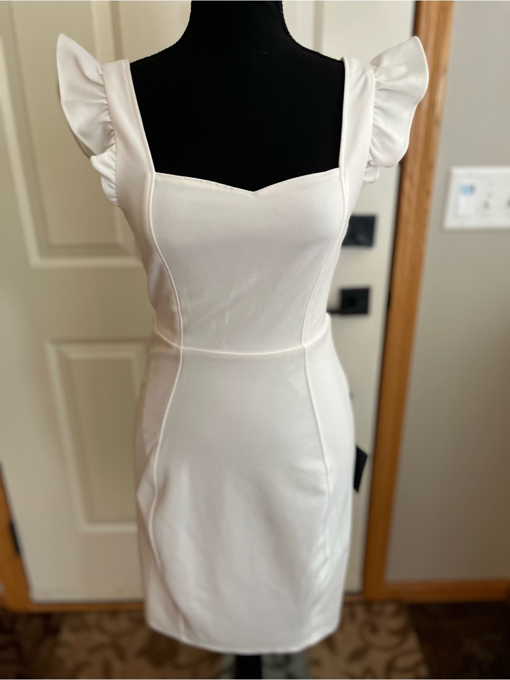 New Lulu’s White Square-Neck sweetheart ruffle bodycon mini dress. Small - Picture 1 of 14